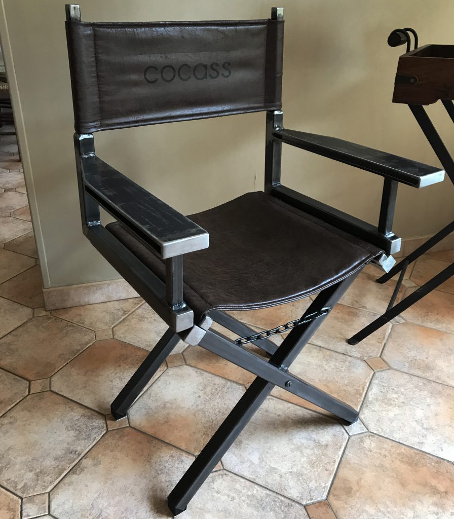 chaise de cinéma en métal et cuir personnalisée
